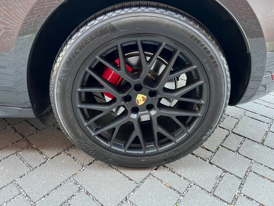 2017 Porsche Macan GTS - Image 10 of 21