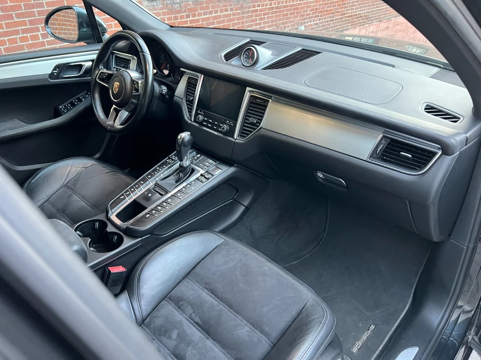 2017 Porsche Macan GTS - Image 17 of 21