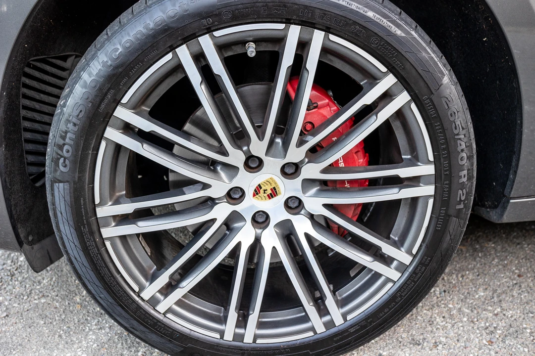 2017 Porsche Macan GTS - Image 28 of 31