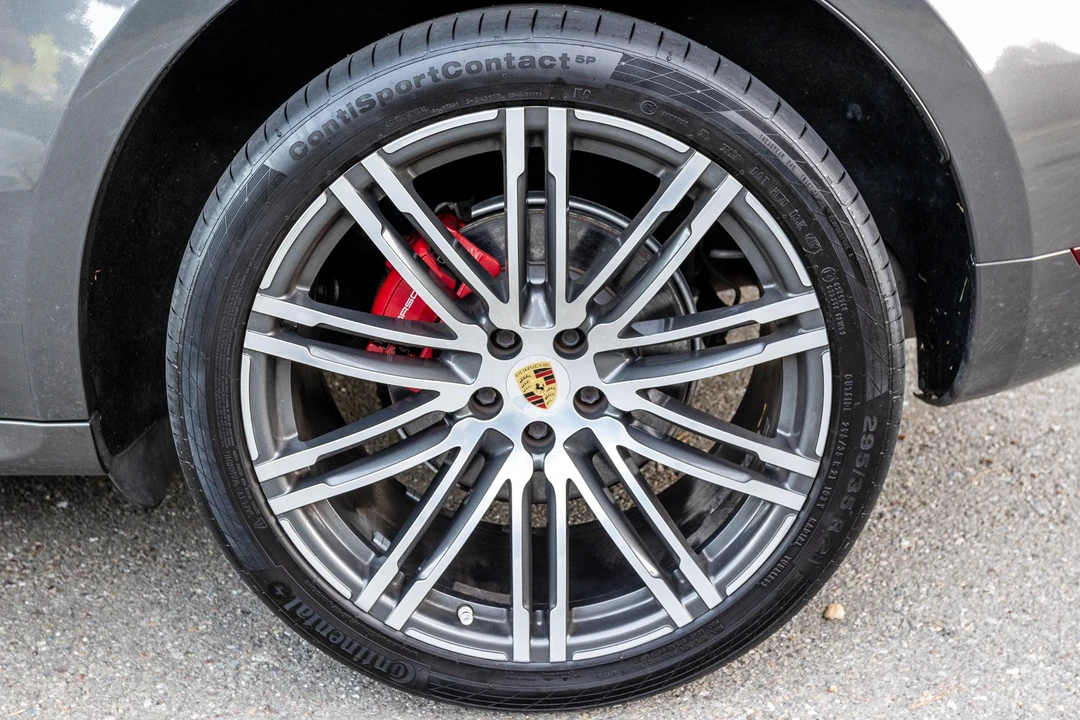 2017 Porsche Macan GTS - Image 29 of 31