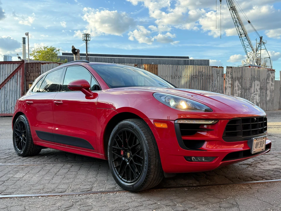 2017 Porsche Macan GTS - Image 11 of 31