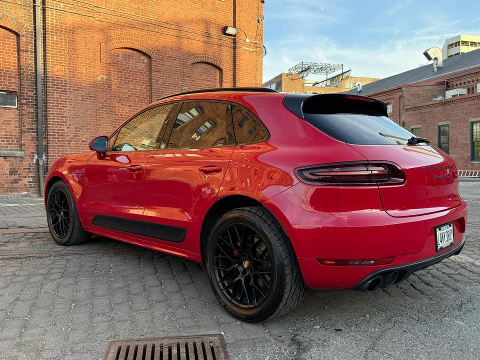 2017 Porsche Macan GTS - Image 8 of 31