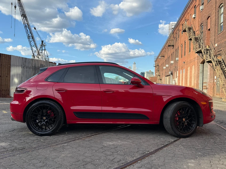 2017 Porsche Macan GTS - Image 9 of 31