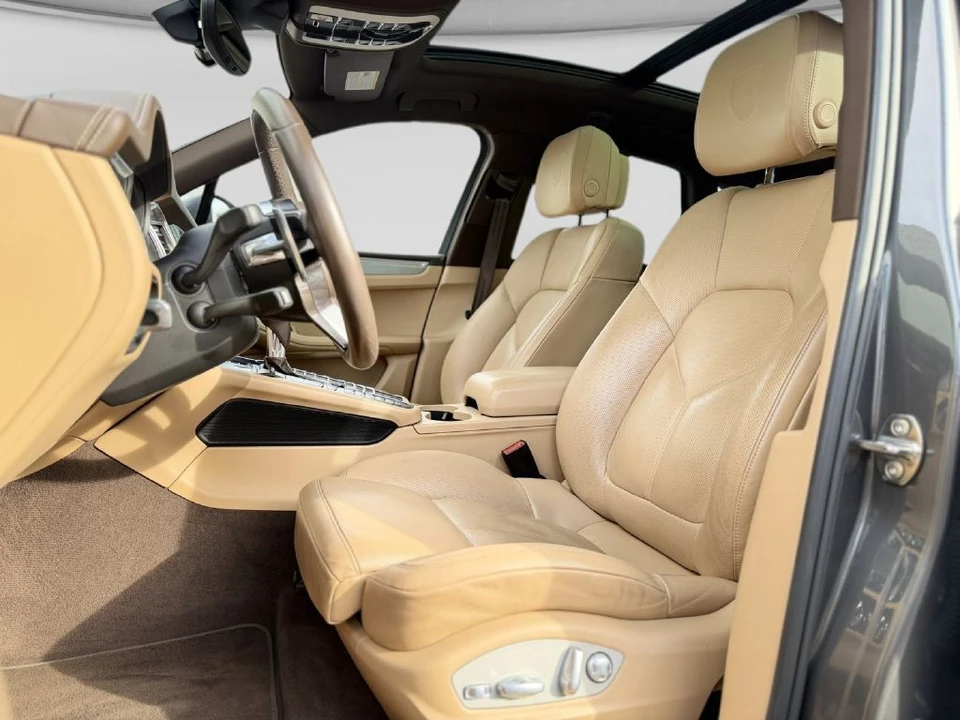 2017 Porsche Macan GTS - Image 16 of 21