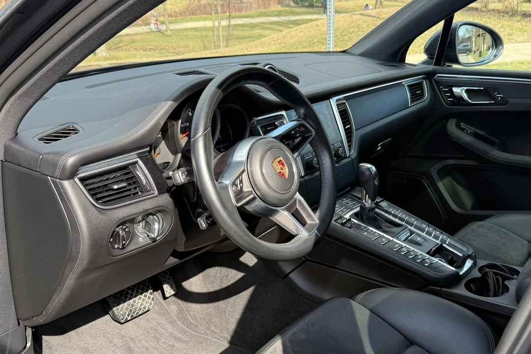 2017 Porsche Macan GTS - Image 28 of 31