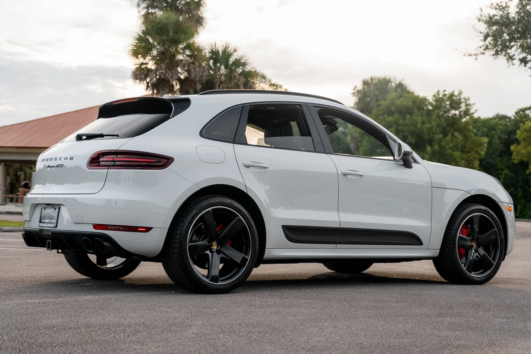 2017 Porsche Macan GTS - Image 8 of 31