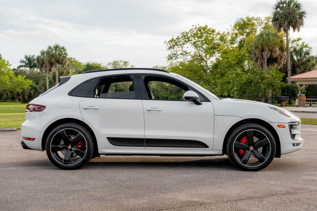 2017 Porsche Macan GTS - Image 7 of 31