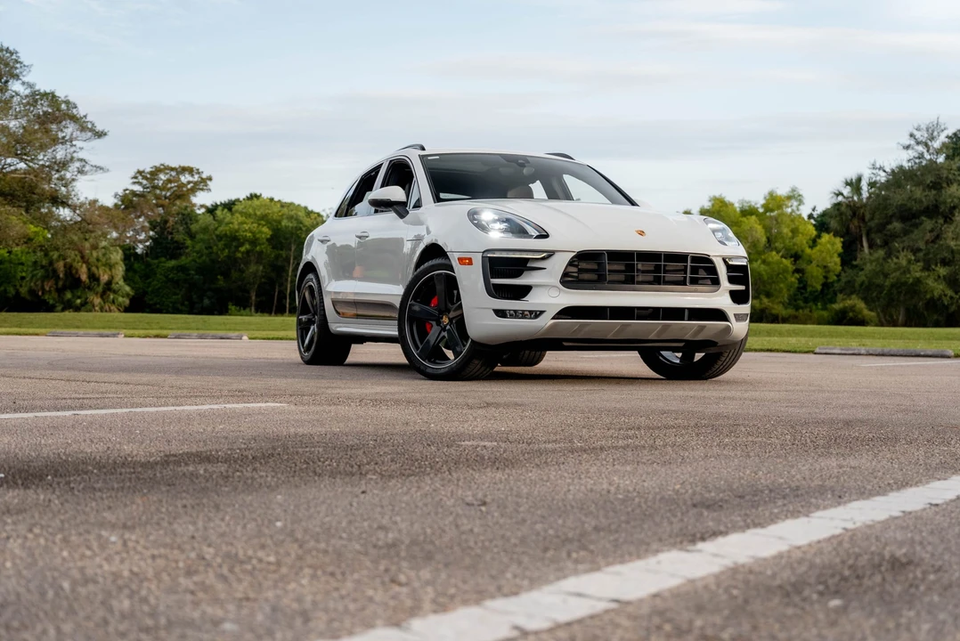 2017 Porsche Macan GTS - Image 2 of 31
