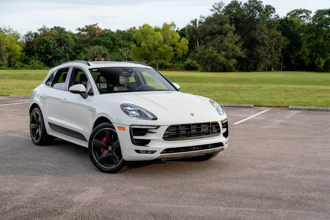 2017 Porsche Macan GTS - Image 3 of 31