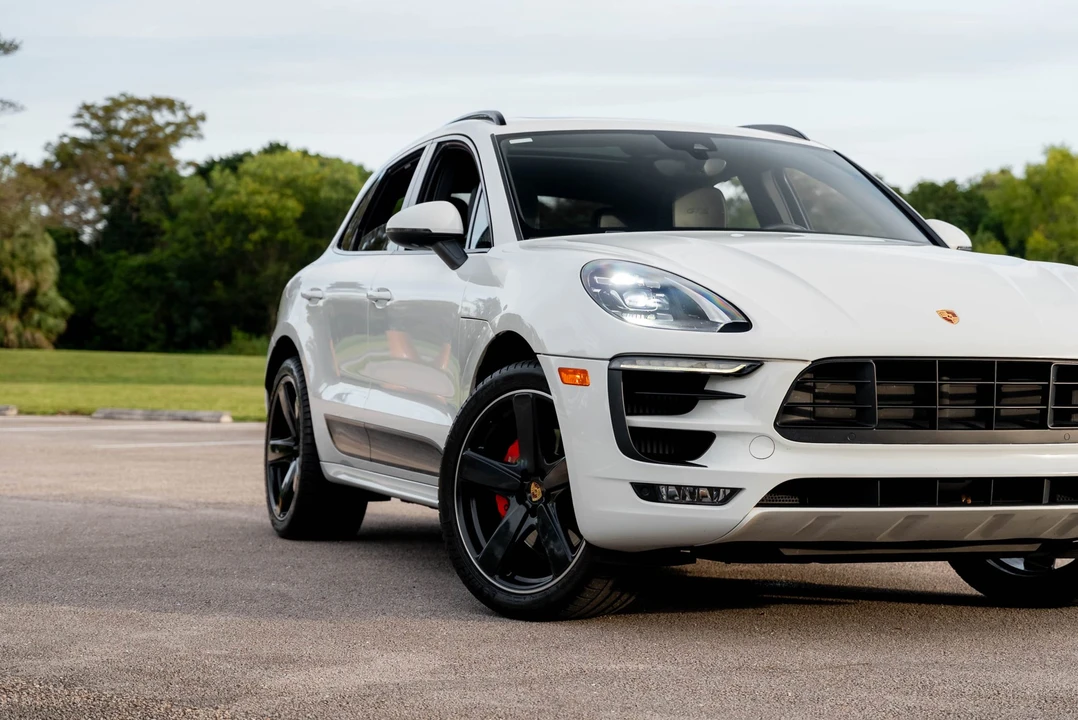 2017 Porsche Macan GTS - Image 16 of 31