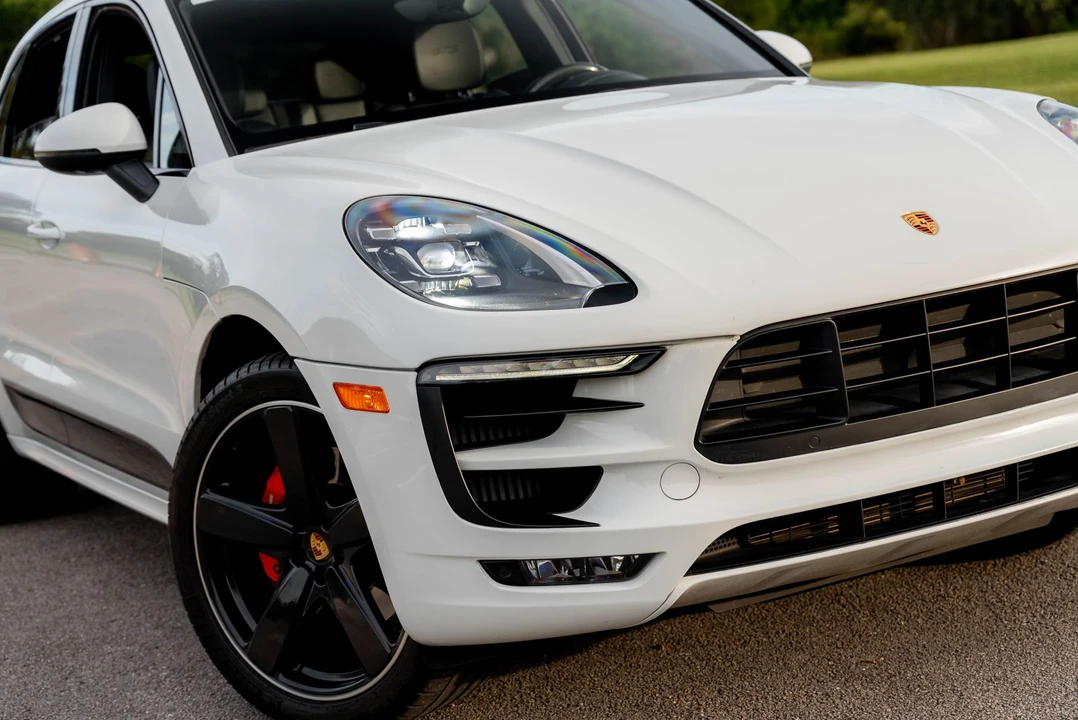2017 Porsche Macan GTS - Image 18 of 31