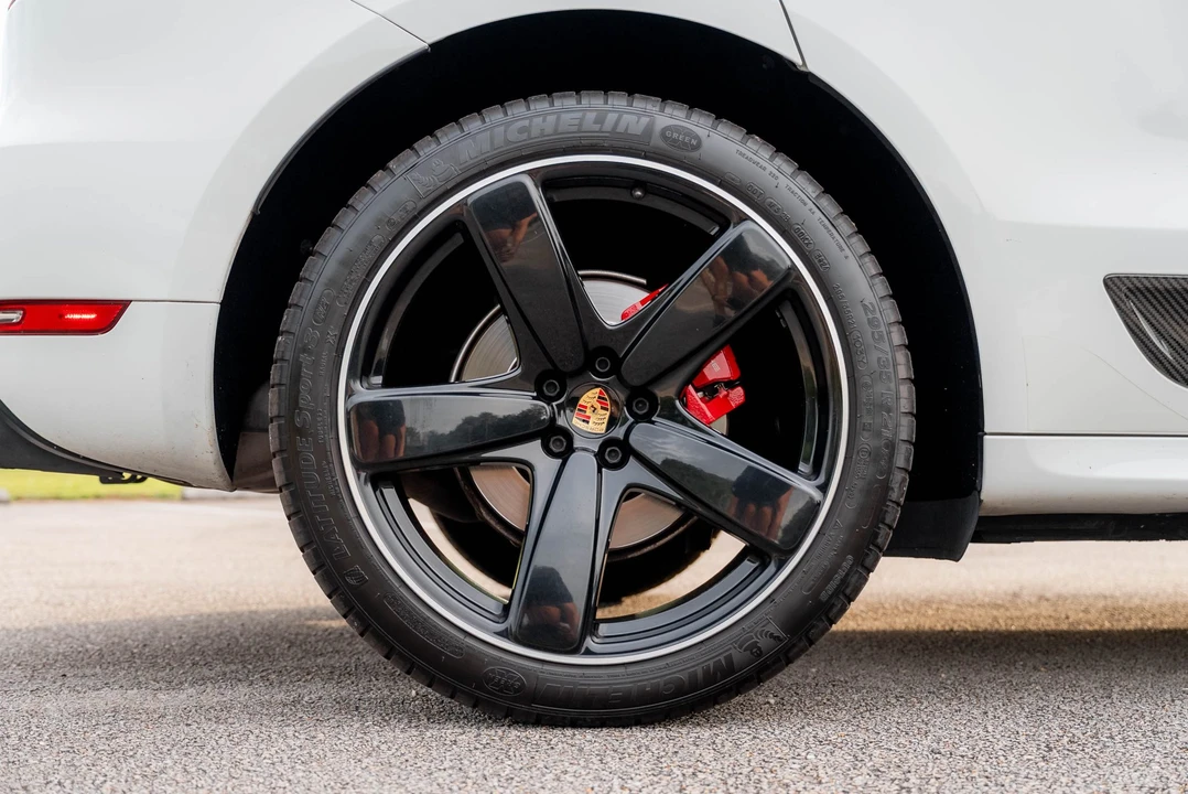 2017 Porsche Macan GTS - Image 30 of 31