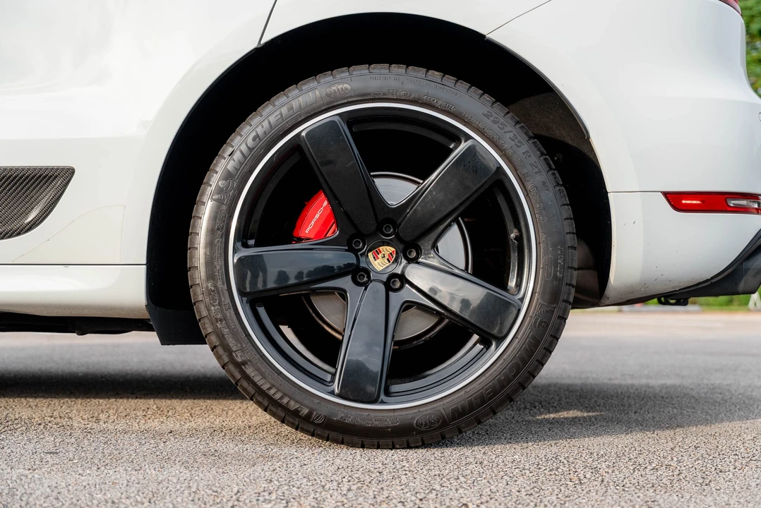 2017 Porsche Macan GTS - Image 29 of 31