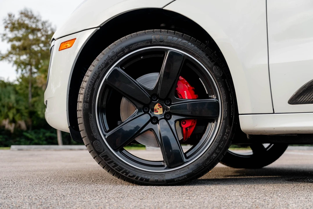 2017 Porsche Macan GTS - Image 28 of 31