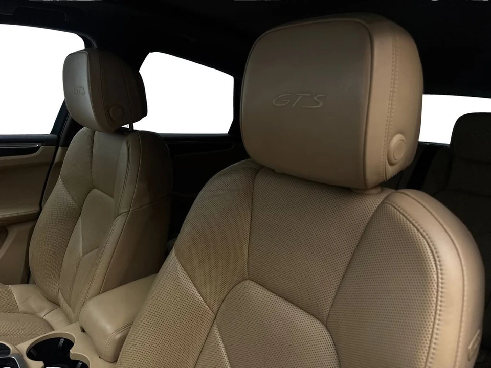 2017 Porsche Macan GTS - Image 26 of 31