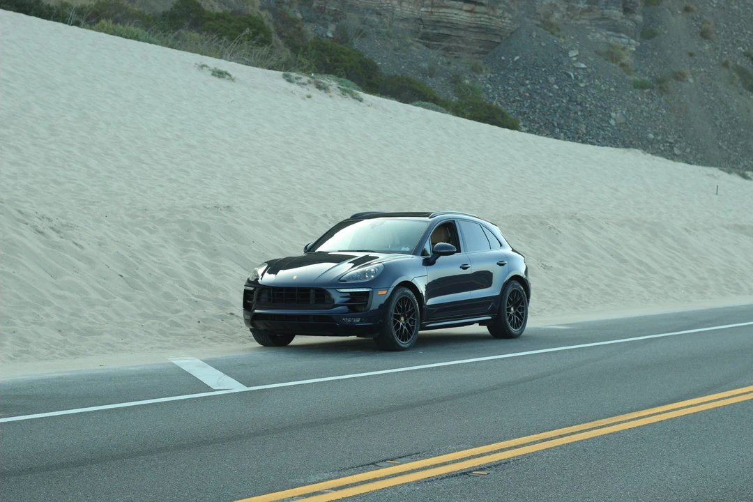 2017 Porsche Macan GTS - Image 2 of 31