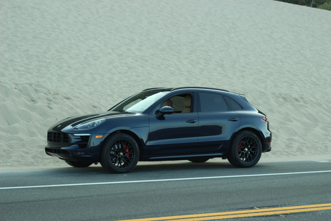 2017 Porsche Macan GTS - Image 3 of 31