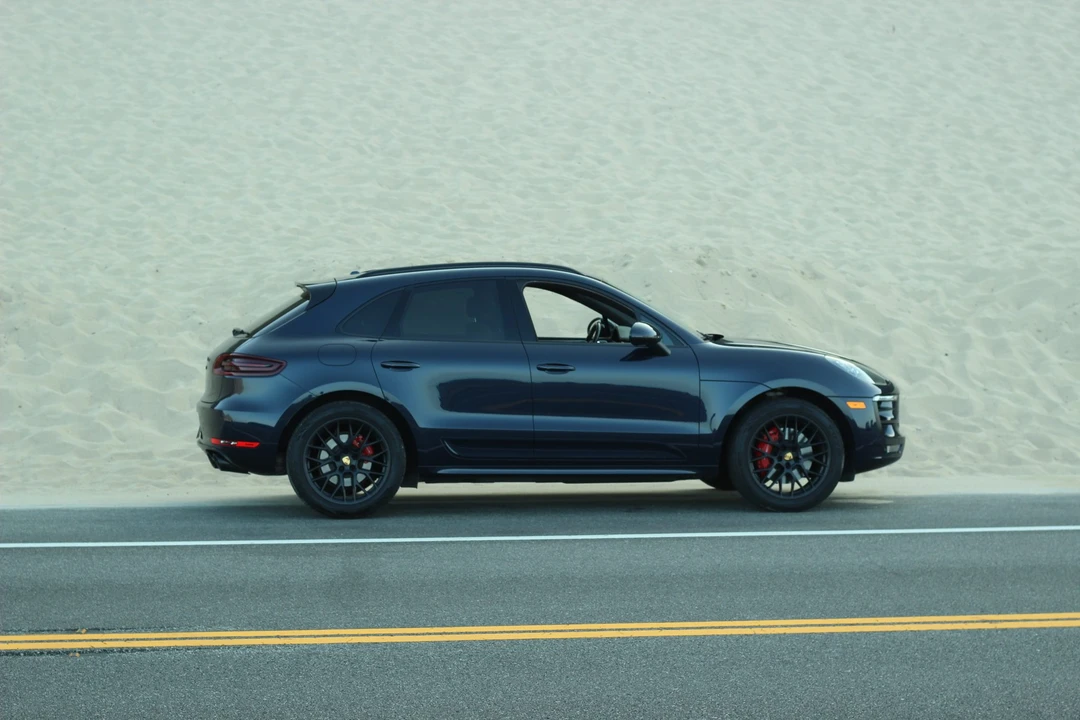 2017 Porsche Macan GTS - Image 18 of 31