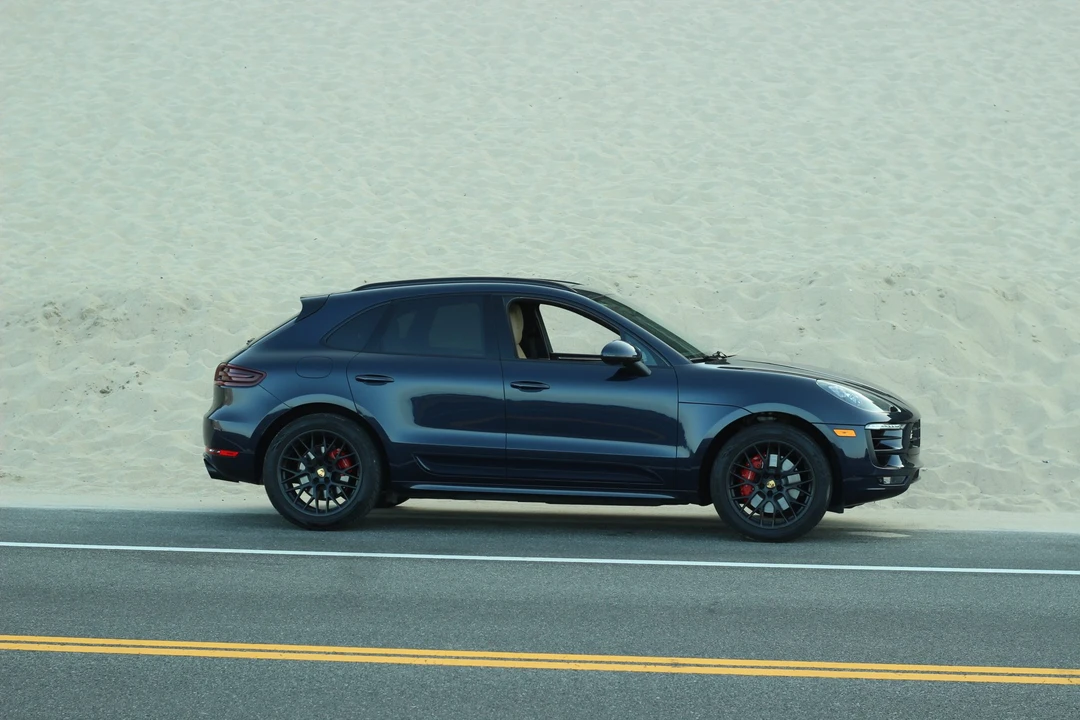 2017 Porsche Macan GTS - Image 19 of 31