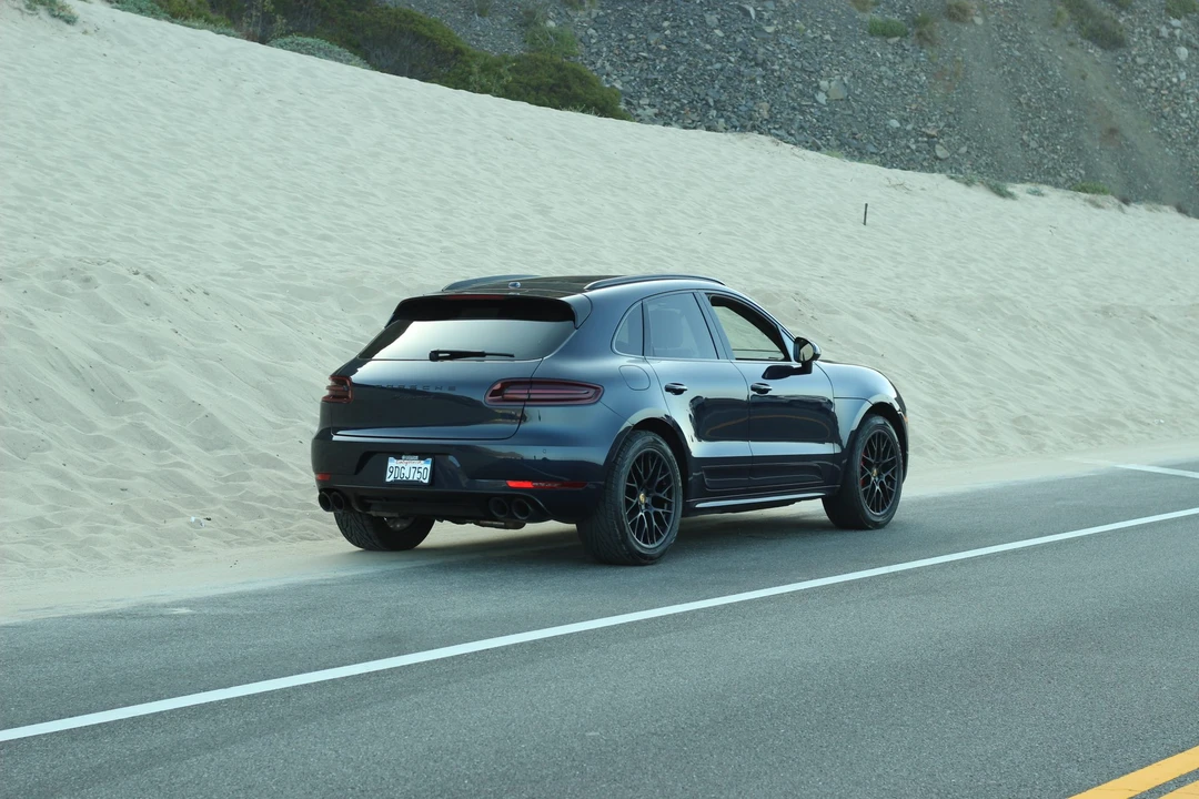 2017 Porsche Macan GTS - Image 17 of 31