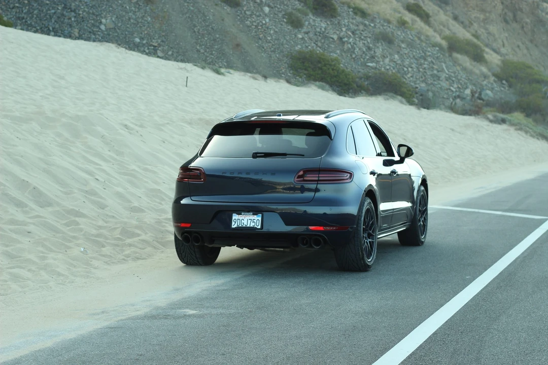 2017 Porsche Macan GTS - Image 16 of 31