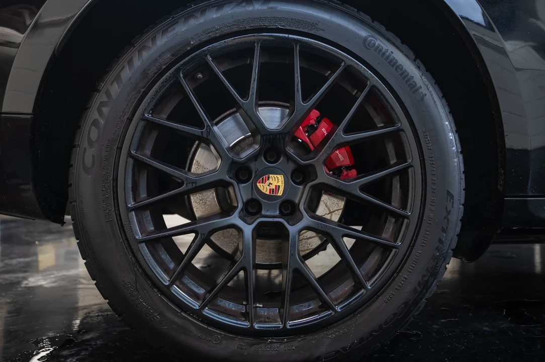 2017 Porsche Macan GTS - Image 20 of 21