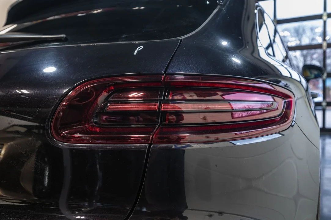 2017 Porsche Macan GTS - Image 17 of 21