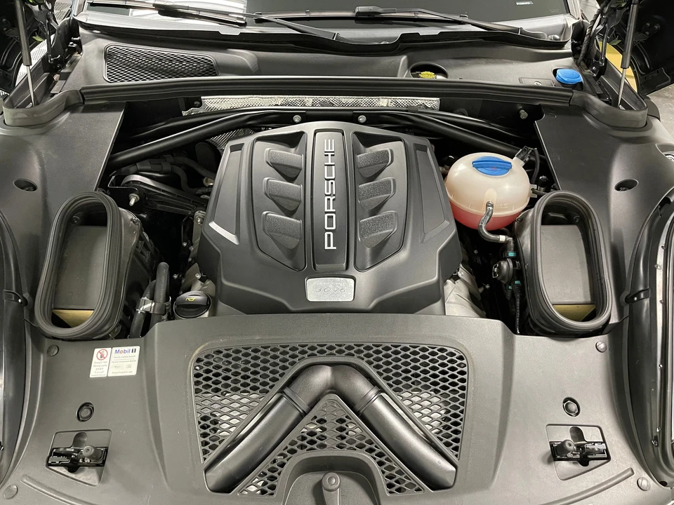 2017 Porsche Macan GTS - Image 9 of 9