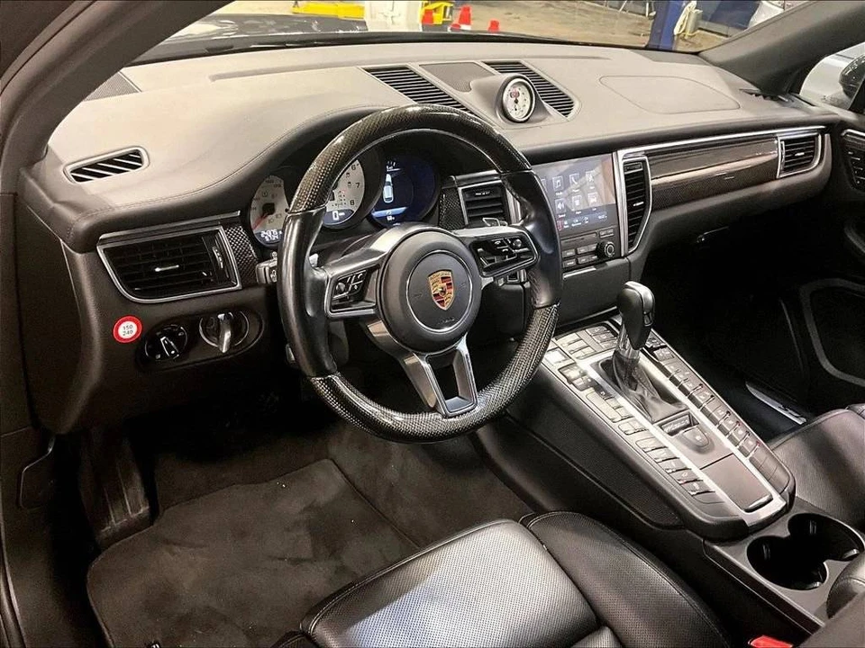 2017 Porsche Macan GTS - Image 4 of 5
