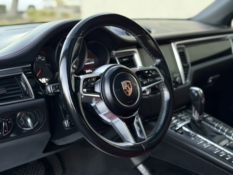 2017 Porsche Macan GTS - Image 18 of 21