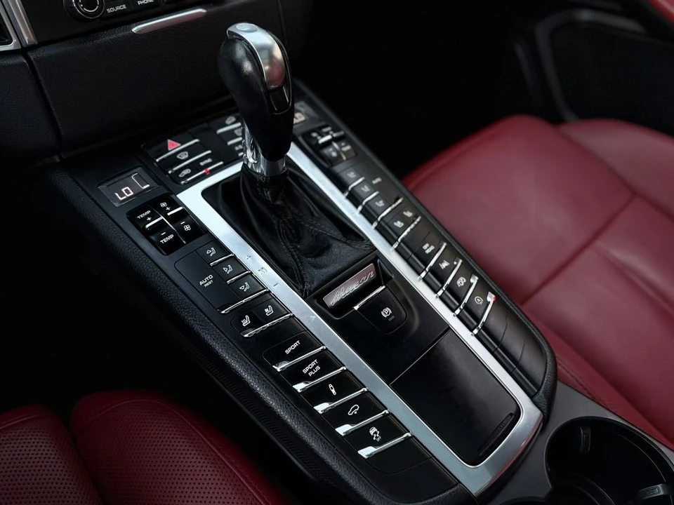 2017 Porsche Macan GTS - Image 19 of 21