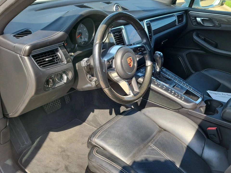 2017 Porsche Macan GTS - Image 5 of 5