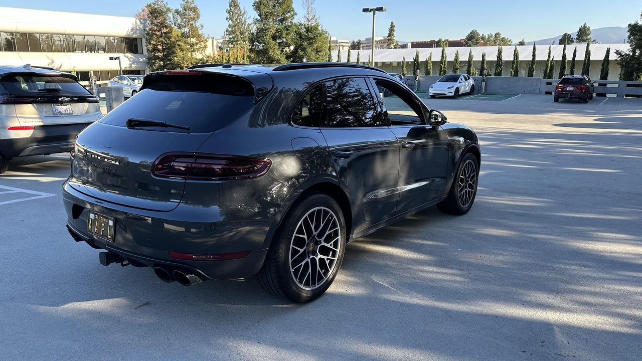 2017 Porsche Macan GTS - Image 9 of 26