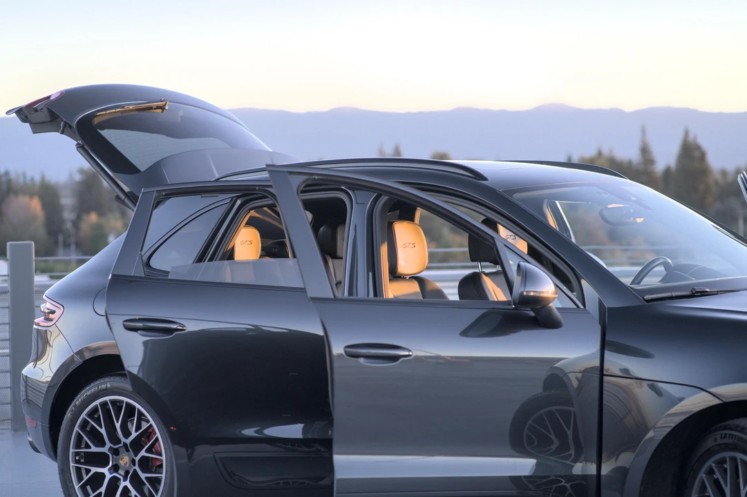 2017 Porsche Macan GTS - Image 16 of 26