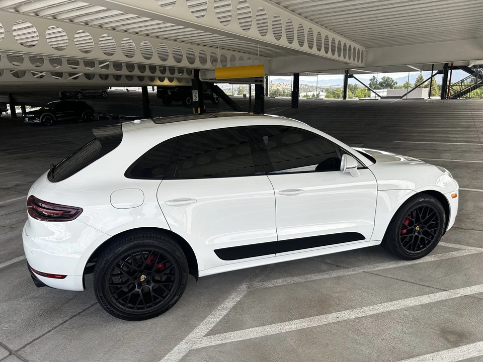 2017 Porsche Macan GTS - Image 24 of 31