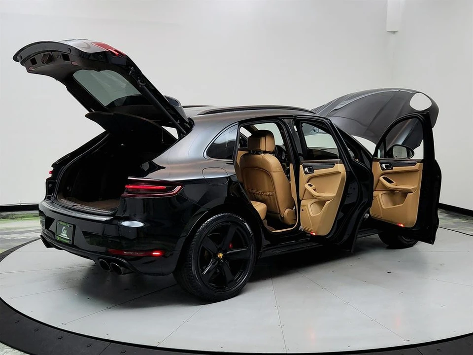 2017 Porsche Macan GTS - Image 11 of 12