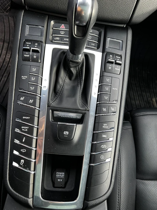 2017 Porsche Macan GTS - Image 7 of 13