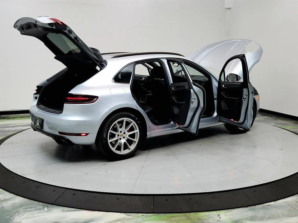 2017 Porsche Macan GTS - Image 11 of 12