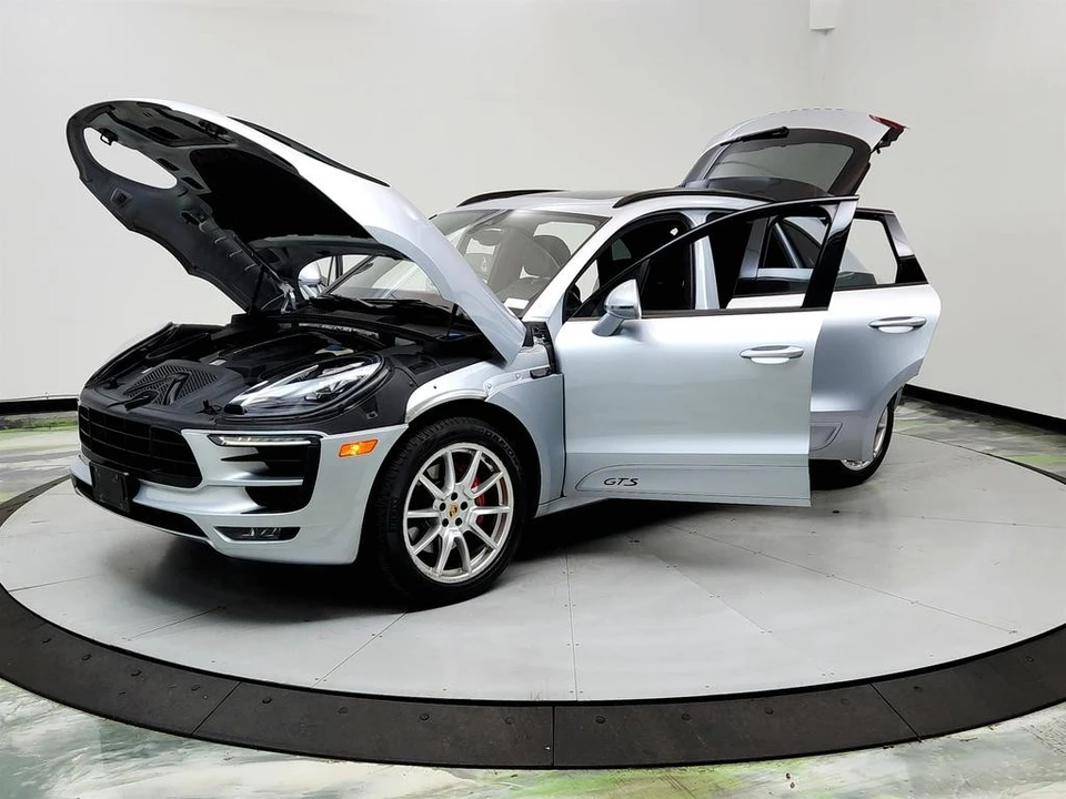 2017 Porsche Macan GTS - Image 9 of 12