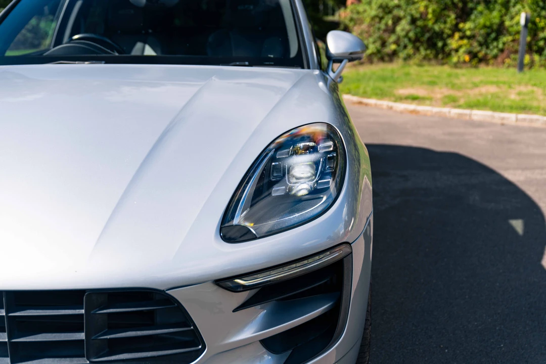 2017 Porsche Macan GTS - Image 14 of 31