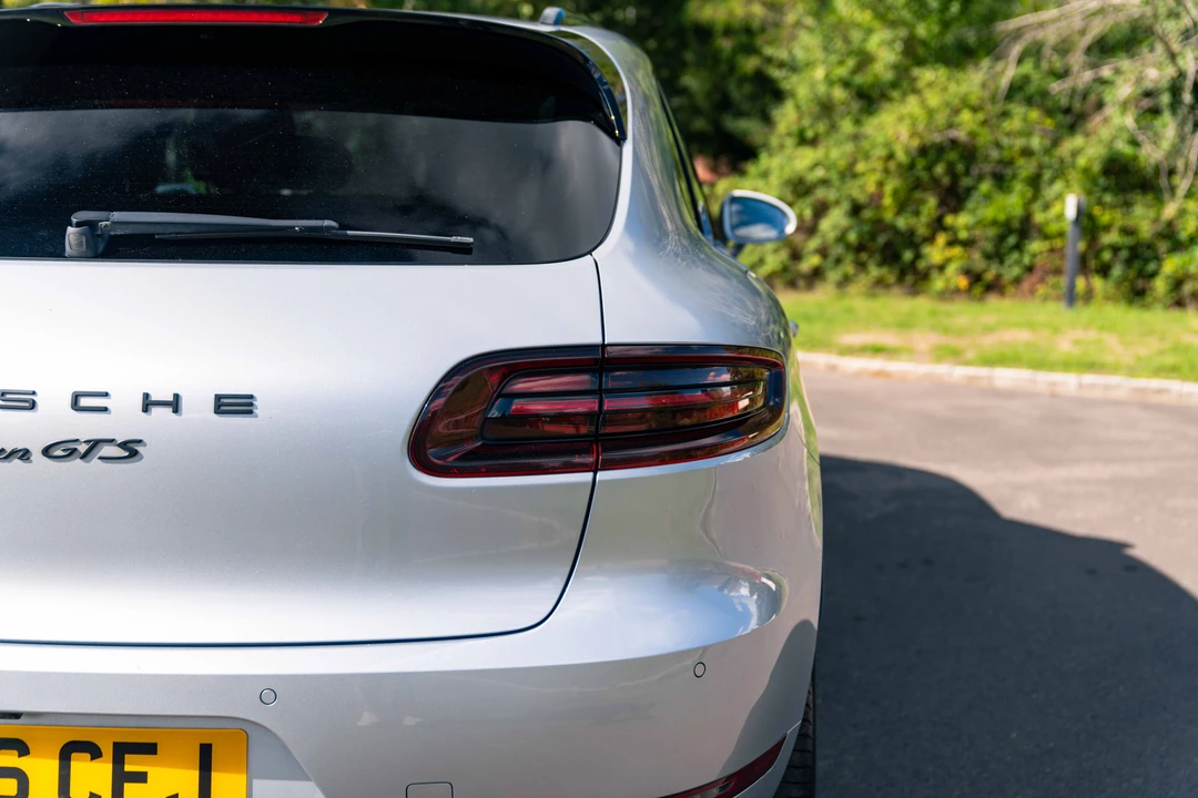 2017 Porsche Macan GTS - Image 21 of 31