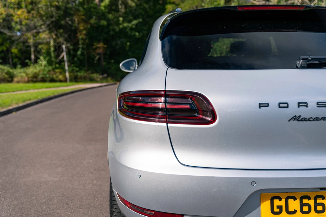 2017 Porsche Macan GTS - Image 23 of 31