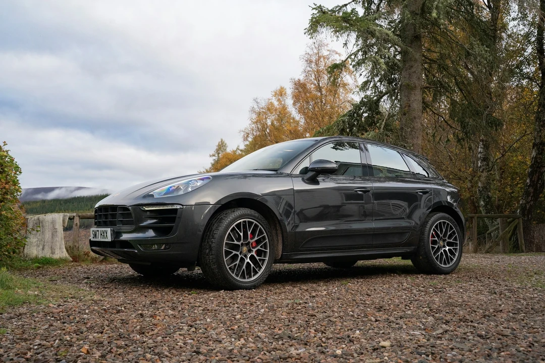 2017 Porsche Macan GTS - Image 16 of 21