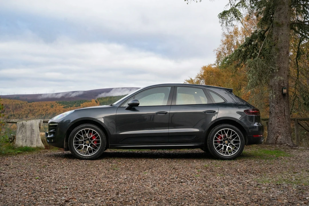 2017 Porsche Macan GTS - Image 15 of 21