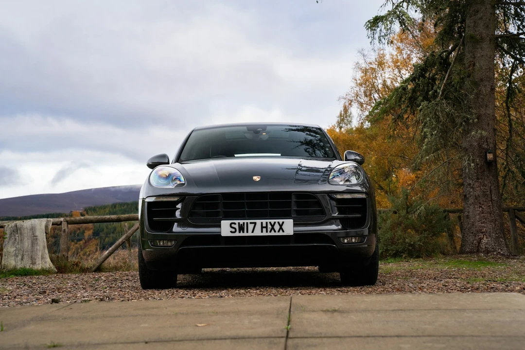 2017 Porsche Macan GTS - Image 17 of 21