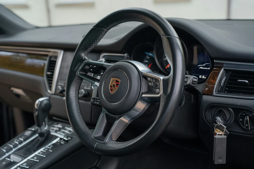 2017 Porsche Macan GTS - Image 4 of 21