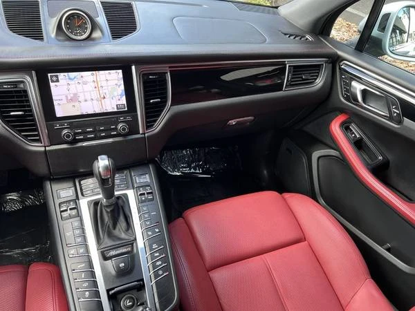 2017 Porsche Macan GTS - Image 8 of 11