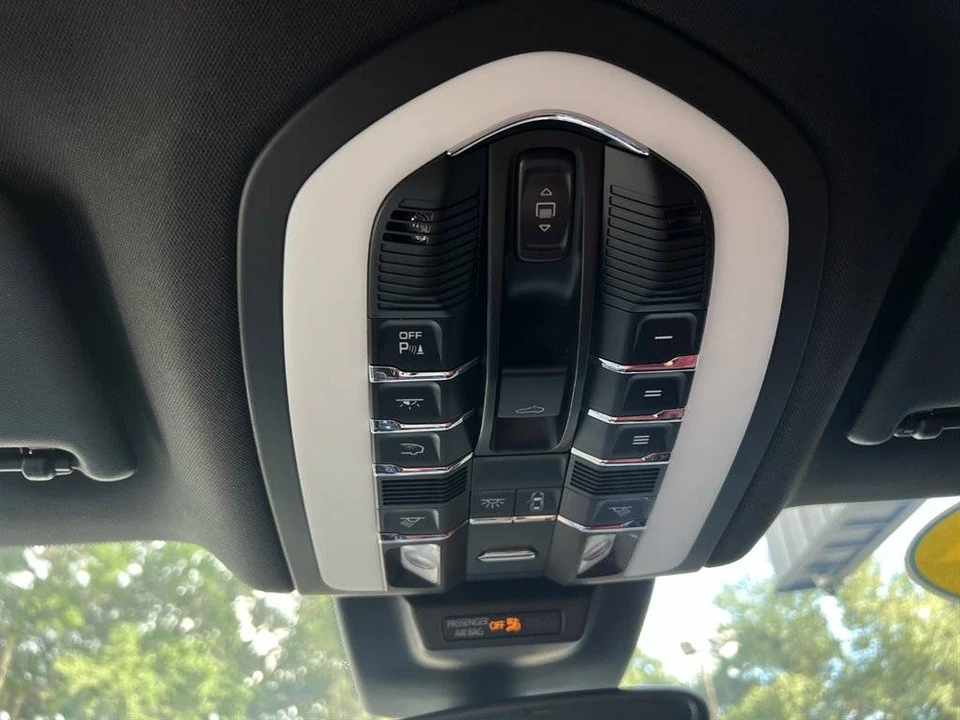2017 Porsche Macan GTS - Image 9 of 11
