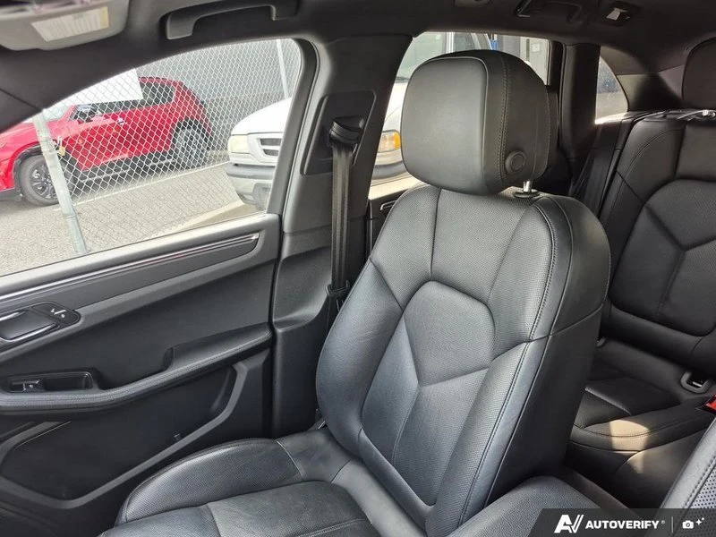 2017 Porsche Macan - Image 14 of 19