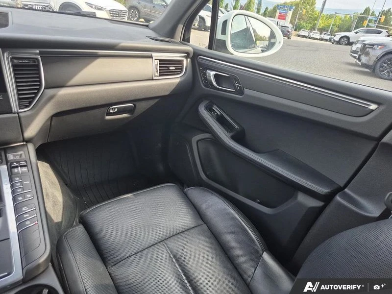 2017 Porsche Macan - Image 19 of 19